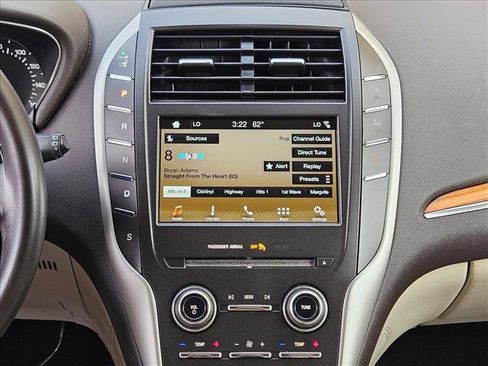 Used 2017 Lincoln MKC Select image 12