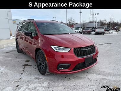 New 2026 Chrysler Pacifica Select