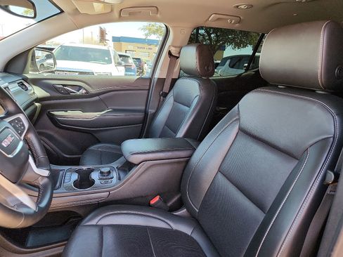 Used 2023 GMC Acadia SLT image 13