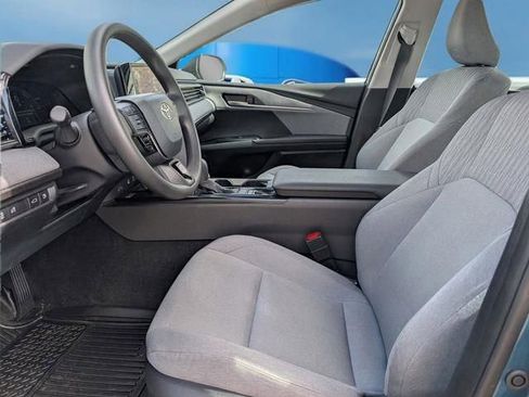 Used 2025 Toyota Camry LE w/ Convenience Package image 16