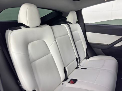 Used 2021 Tesla Model Y Long Range image 39