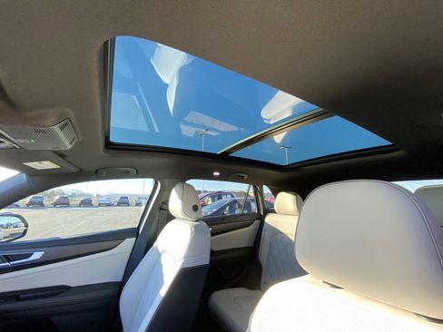 Used 2024 Volkswagen Atlas Cross Sport SEL Premium R-Line image 25