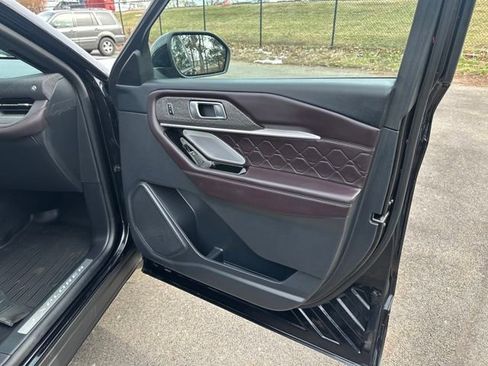 Used 2025 Ford Explorer Platinum w/ Ultimate Package image 23