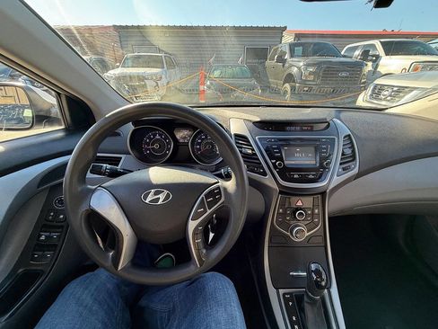 Used 2016 Hyundai Elantra SE image 30