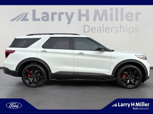 Used 2020 Ford Explorer ST w/ ST Street Pack image 6
