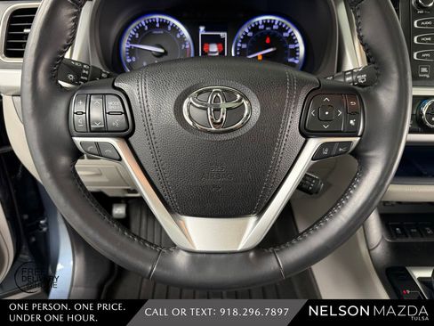 Used 2018 Toyota Highlander Limited Platinum AWD/4WD image 25