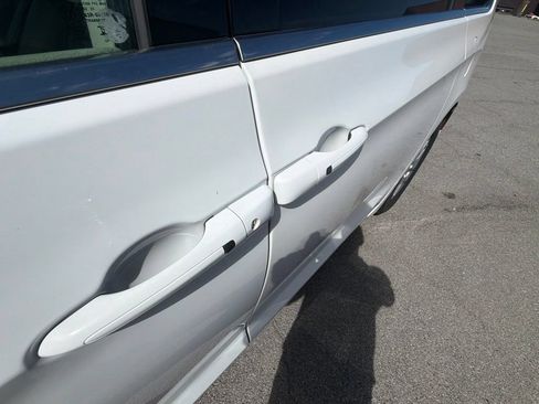 Used 2024 Chrysler Pacifica Touring-L FWD image 17