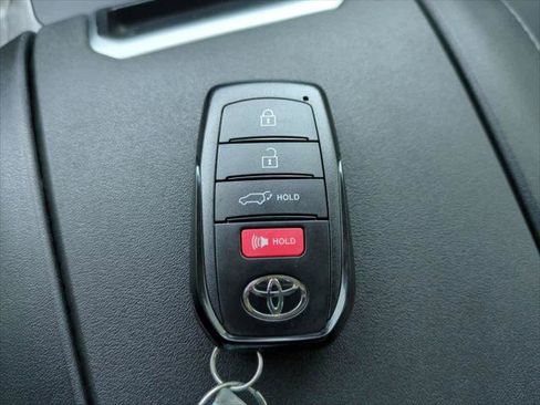 Certified 2025 Toyota Highlander Platinum image 29