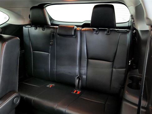 Used 2022 Toyota Highlander XLE AWD/4WD image 22