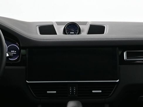 Certified 2022 Porsche Cayenne Turbo AWD/4WD image 11