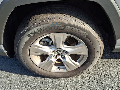 Certified 2025 Toyota RAV4 XLE AWD/4WD image 4