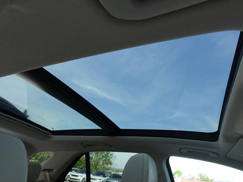 Used 2024 Mercedes-Benz GLE 350 4MATIC w/ AMG Line Exterior image 15