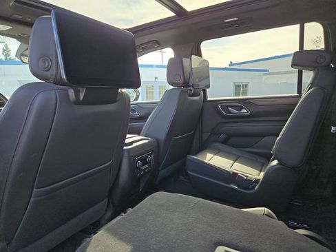 Used 2024 Chevrolet Suburban High Country w/ Advanced Technology Package image 4