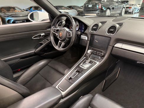 Used 2017 Porsche 718 Boxster S RWD image 18
