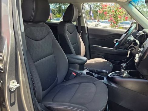 Used 2016 Kia Soul FWD image 17