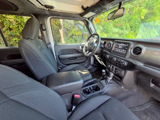 Used 2021 Jeep Wrangler Unlimited Sahara w/ Cold Weather Group AWD/4WD image 31