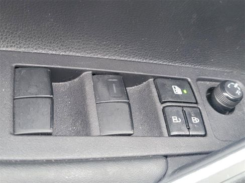 Used 2024 Toyota Corolla Cross L image 29