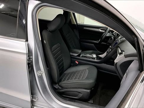 Used 2020 Ford Fusion SE FWD image 9