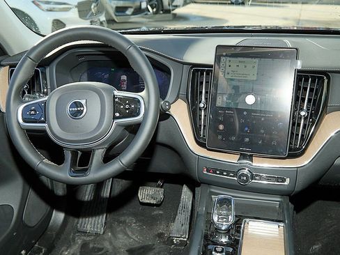 New 2026 Volvo XC60 B5 Ultra w/ Climate Package image 24