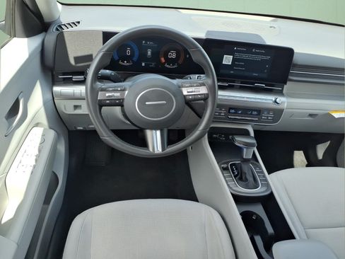 Used 2025 Hyundai Kona SEL FWD image 18