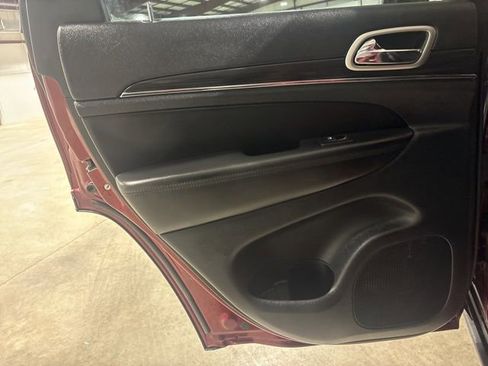 Used 2022 Jeep Grand Cherokee Limited image 13