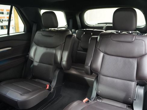 Used 2025 Ford Explorer Platinum RWD image 33