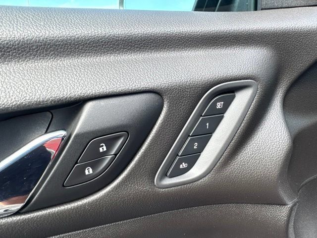 Used 2022 GMC Acadia AT4 w/ Preferred Package AWD/4WD image 14