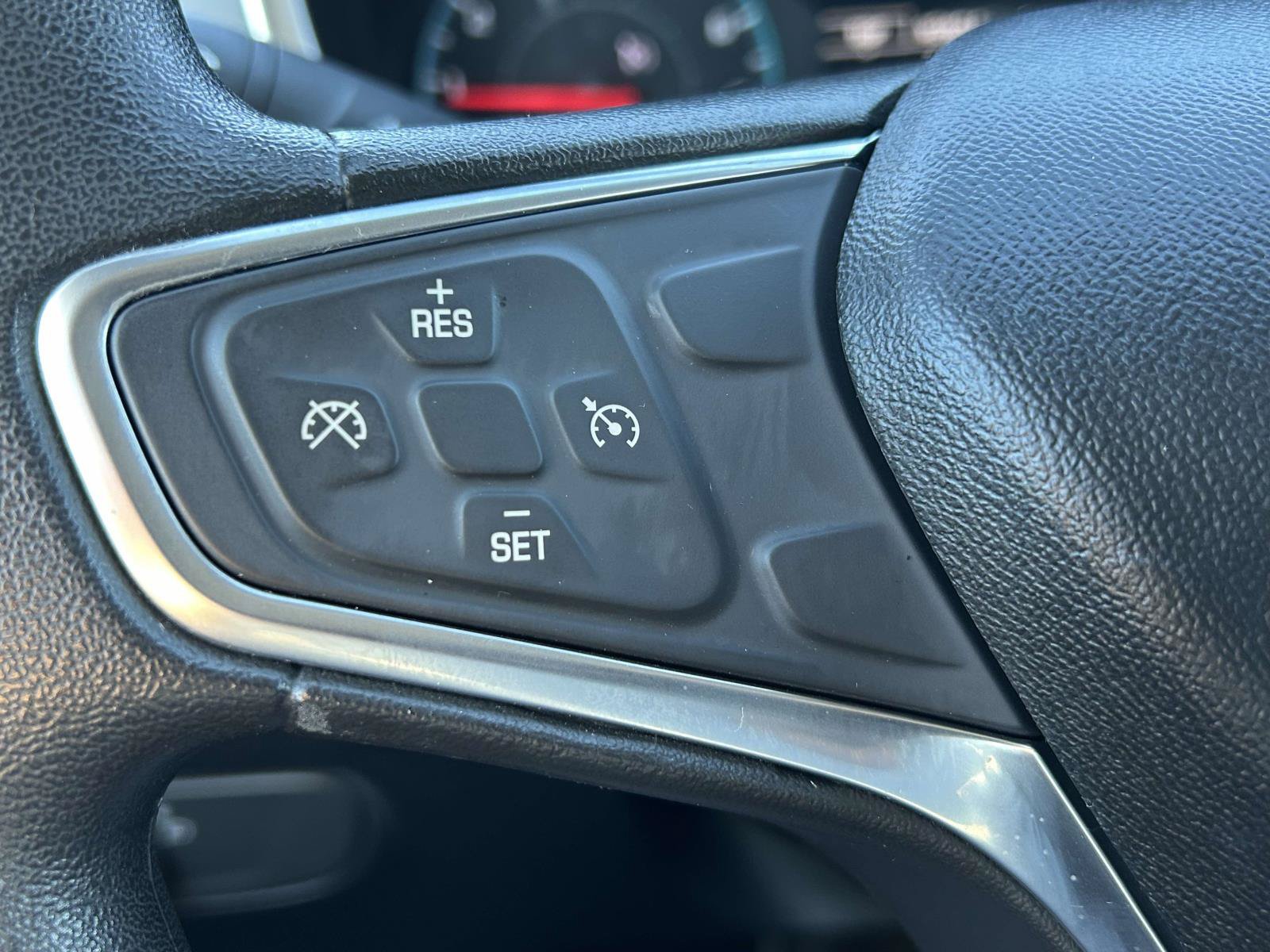 Used 2018 Chevrolet Equinox LS FWD image 23