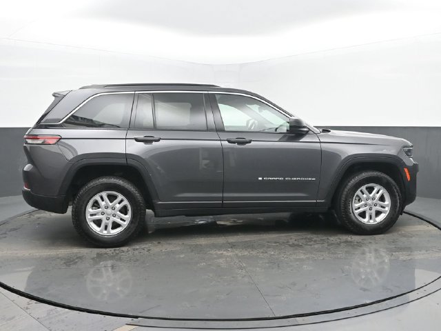Used 2024 Jeep Grand Cherokee Laredo AWD/4WD image 6