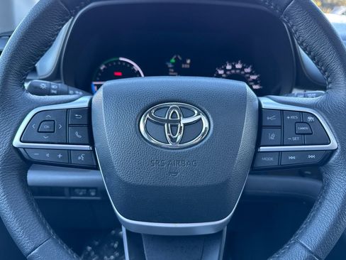 Certified 2023 Toyota Sienna XLE image 29