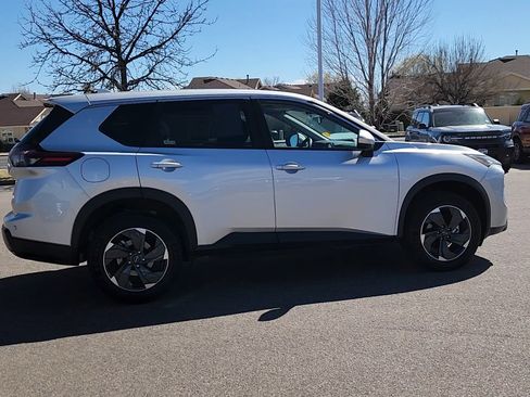 Used 2025 Nissan Rogue SV AWD/4WD image 12
