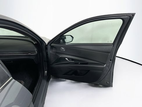 Used 2025 Hyundai Elantra SEL FWD image 34