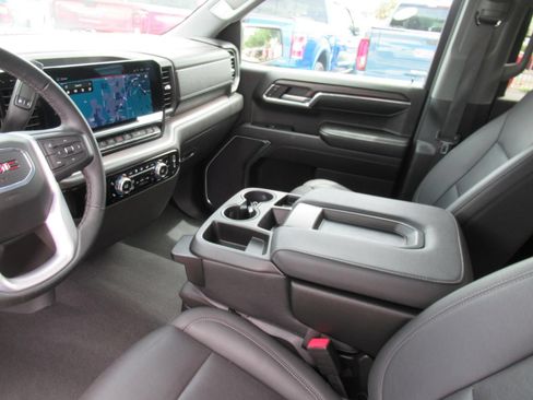 Used 2024 GMC Sierra 1500 SLT AWD/4WD image 17