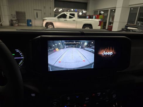 Used 2025 Jeep Wrangler Sport S image 26