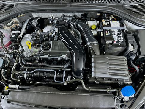 Used 2025 Volkswagen Jetta SE FWD image 33