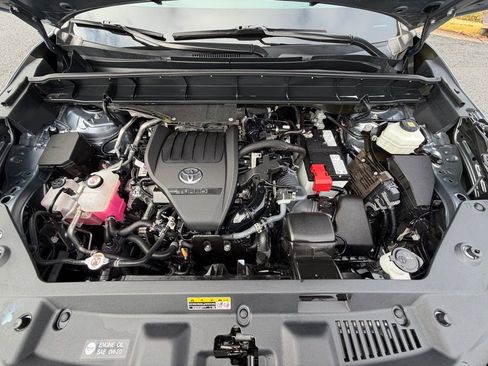 Used 2023 Toyota Highlander XLE image 17