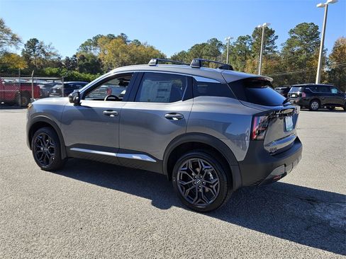 New 2026 Nissan Kicks SR image 9