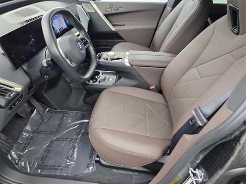 Certified 2023 BMW iX M60 image 9