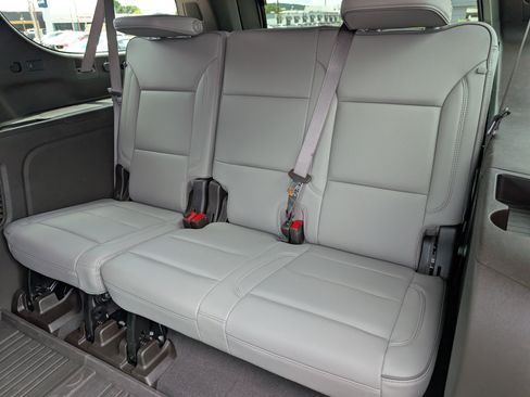 Used 2025 GMC Yukon XL Elevation w/ LPO, Illumination Package AWD/4WD image 12