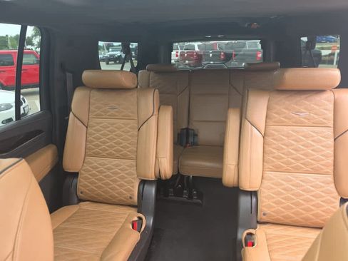 Used 2022 Cadillac Escalade ESV Premium Luxury w/ Performance Package AWD/4WD image 10