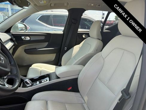 Used 2024 Volvo XC40 B5 Plus AWD/4WD image 9