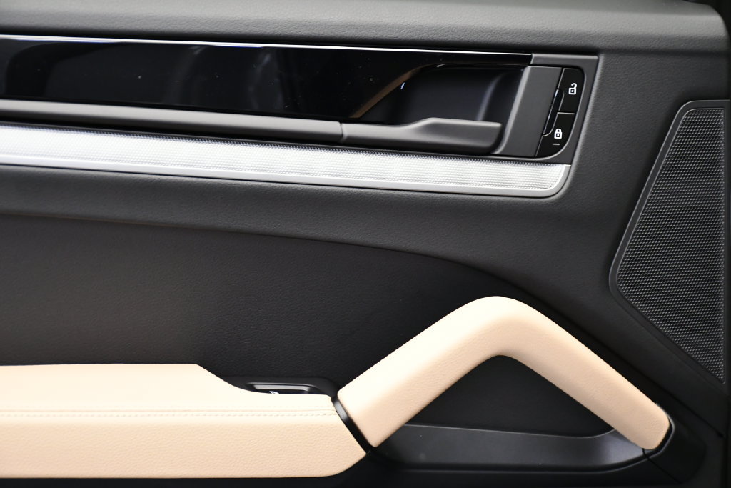 Certified 2026 Porsche Cayenne Coupe AWD/4WD image 46