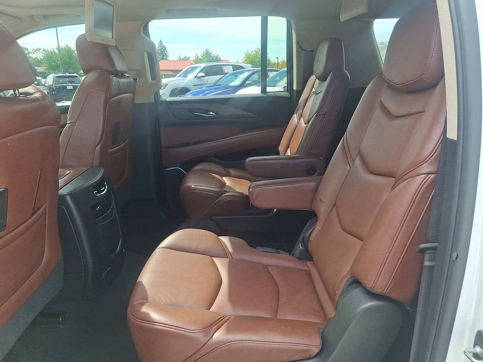 Used 2016 Cadillac Escalade ESV Premium AWD/4WD image 10