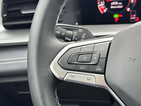 New 2026 Volkswagen Tiguan SE FWD image 19
