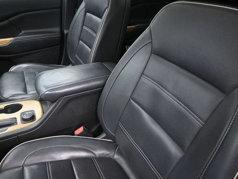 Used 2017 GMC Acadia Denali w/ Technology Package FWD image 17