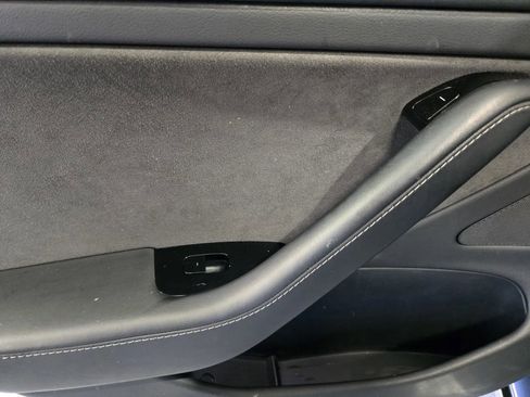 Used 2018 Tesla Model 3 Mid Range RWD image 11