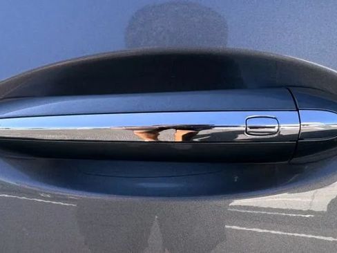 Used 2021 Buick Enclave Essence FWD image 12