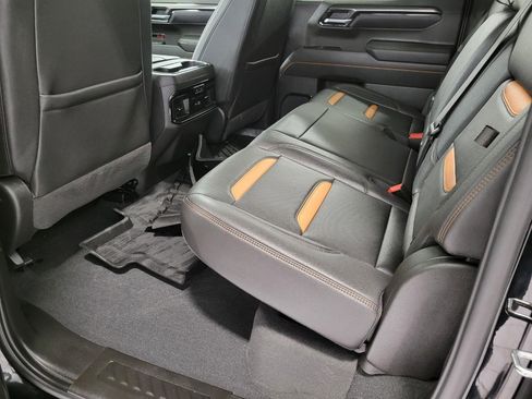 Used 2025 GMC Sierra 1500 AT4 w/ Technology Package AWD/4WD image 11