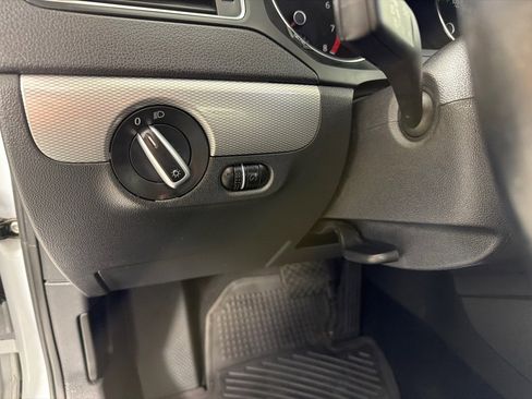 Used 2017 Volkswagen Jetta SE image 14