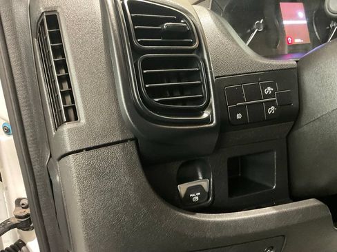 Used 2025 RAM ProMaster 2500 w/ Convenience Group FWD image 8